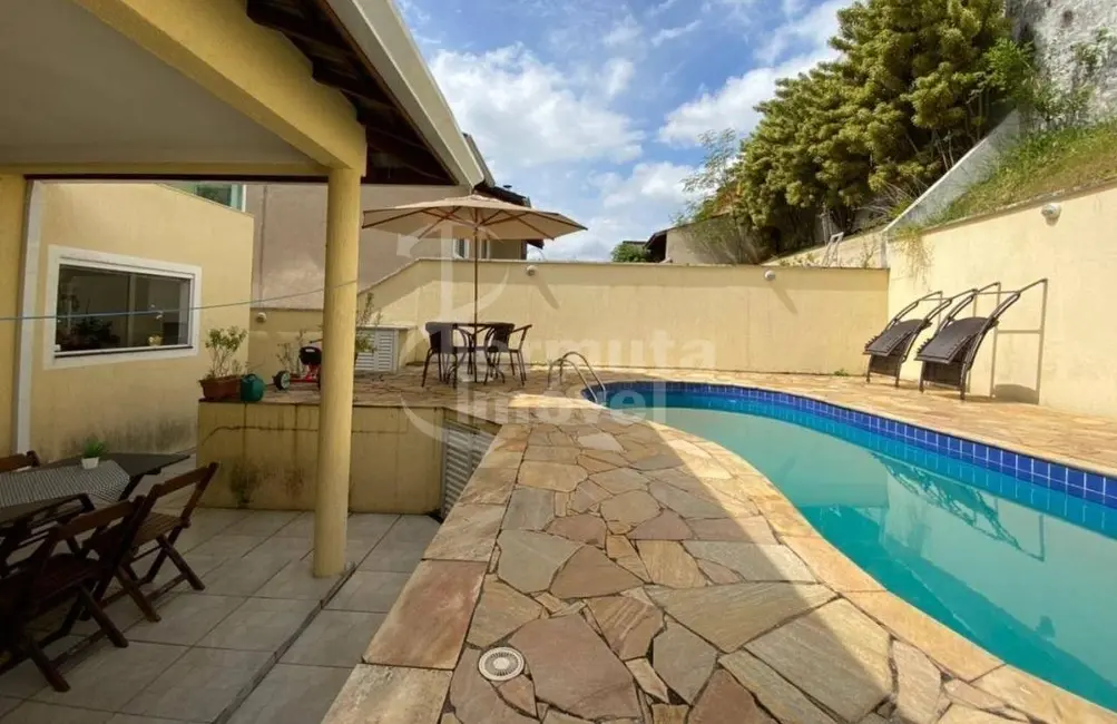 Casa com 3 quartos à venda, 174m2 em Parque Nova Jandira, Jandira - SP - imagem 4 Foto 4 de Casa com 3 quartos à venda, 174m2 em Parque Nova Jandira, Jandira - SP