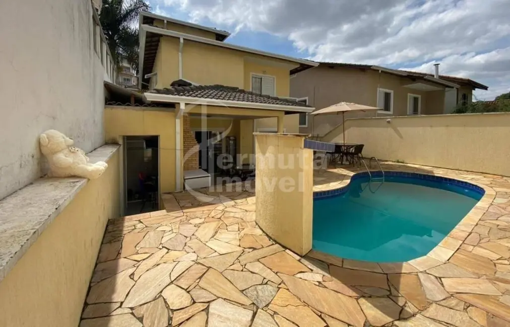 Casa com 3 quartos à venda, 174m2 em Parque Nova Jandira, Jandira - SP - imagem 3 Foto 3 de Casa com 3 quartos à venda, 174m2 em Parque Nova Jandira, Jandira - SP