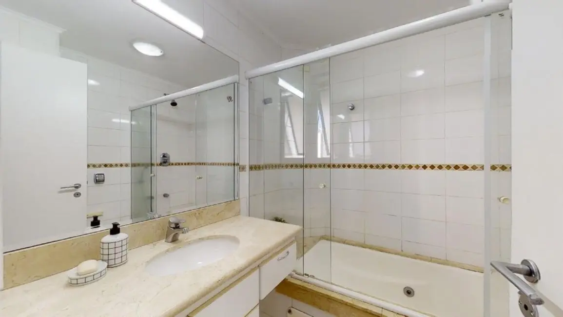 Apartamento com 3 quartos à venda, 121m2 em Moema, São Paulo - SP - imagem 3 Foto 3 de Apartamento com 3 quartos à venda, 121m2 em Moema, São Paulo - SP