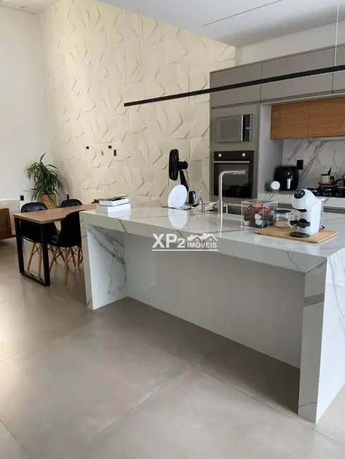 Casa de Condomínio com 3 quartos à venda, 306m2 em Jardim Hubert, Indaiatuba - SP - imagem 6 Foto 6 de Casa de Condomínio com 3 quartos à venda, 306m2 em Jardim Hubert, Indaiatuba - SP