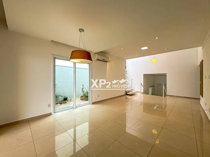 Casa de Condomínio com 3 quartos à venda, 300m2 em Jardim Portal dos Ipês, Indaiatuba - SP - imagem 3 Foto 3 de Casa de Condomínio com 3 quartos à venda, 300m2 em Jardim Portal dos Ipês, Indaiatuba - SP