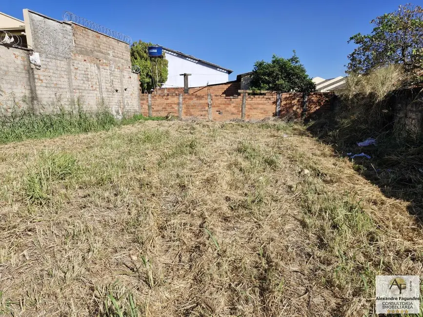 Foto 1 de Terreno / Lote à venda em Aparecida De Goiania - GO