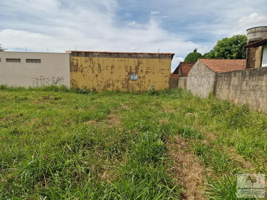 Foto 1 de Terreno / Lote à venda em Aparecida De Goiania - GO