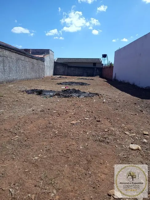 Foto 1 de Terreno / Lote à venda em Aparecida De Goiania - GO