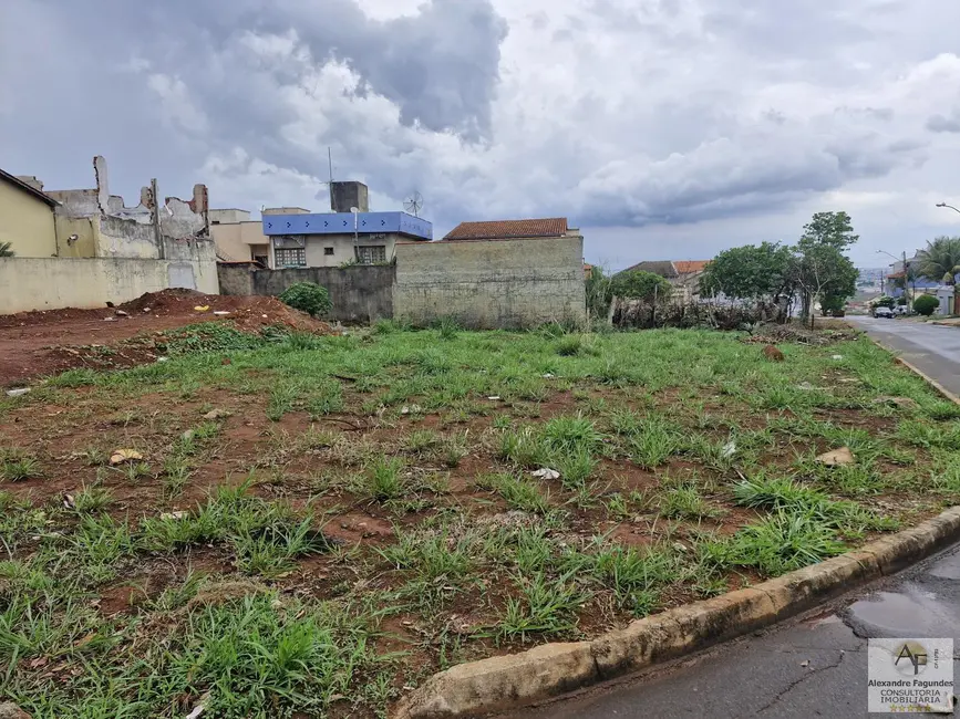 Foto 2 de Terreno / Lote à venda em Goiania - GO