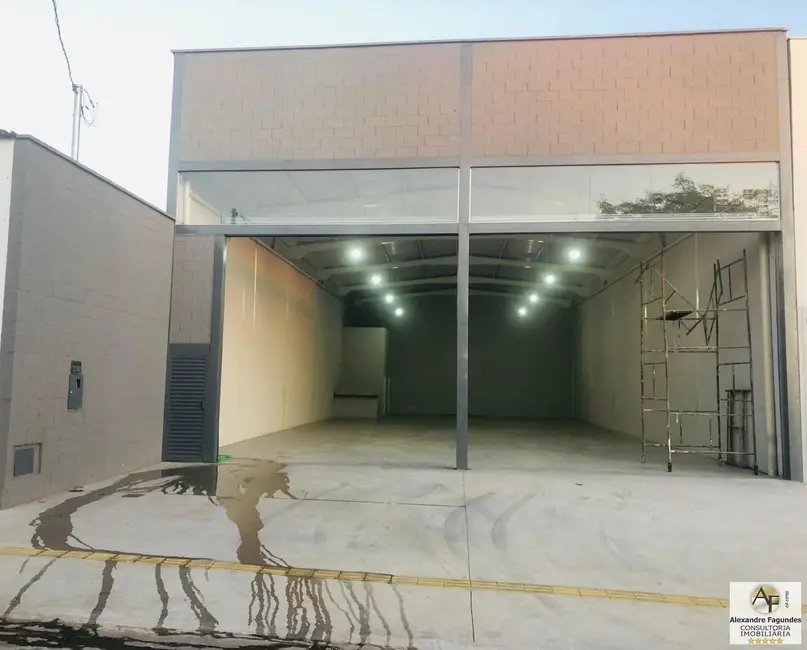 Foto 1 de Armazém / Galpão à venda, 300m2 em Goiania - GO