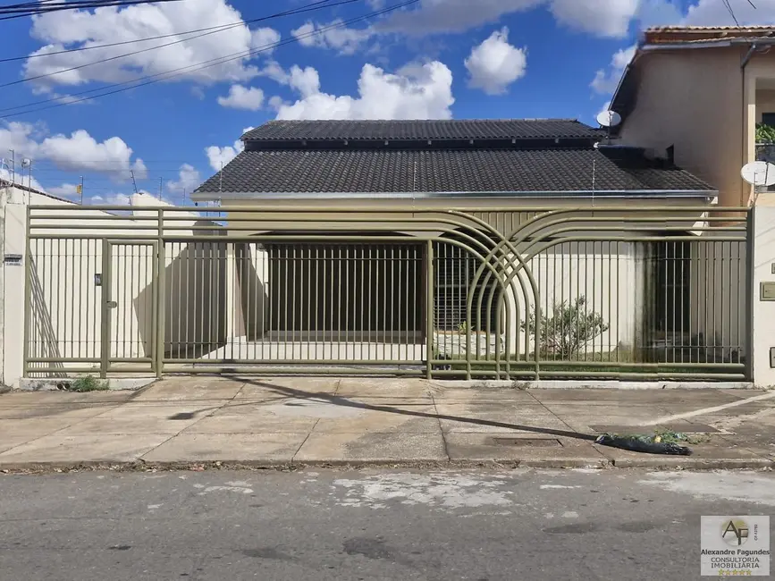 Casa com 3 quartos à venda, 262m2 em Goiania - GO - imagem 2 Foto 2 de Casa com 3 quartos à venda, 262m2 em Goiania - GO