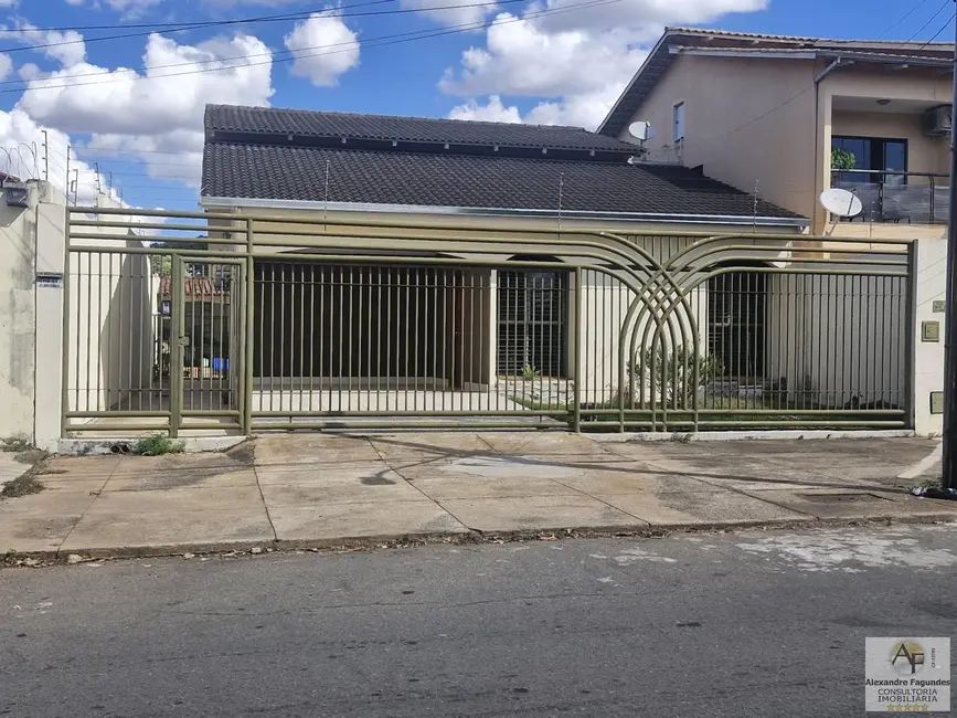 Casa com 3 quartos à venda, 262m2 em Goiania - GO - imagem 1 Foto 1 de Casa com 3 quartos à venda, 262m2 em Goiania - GO