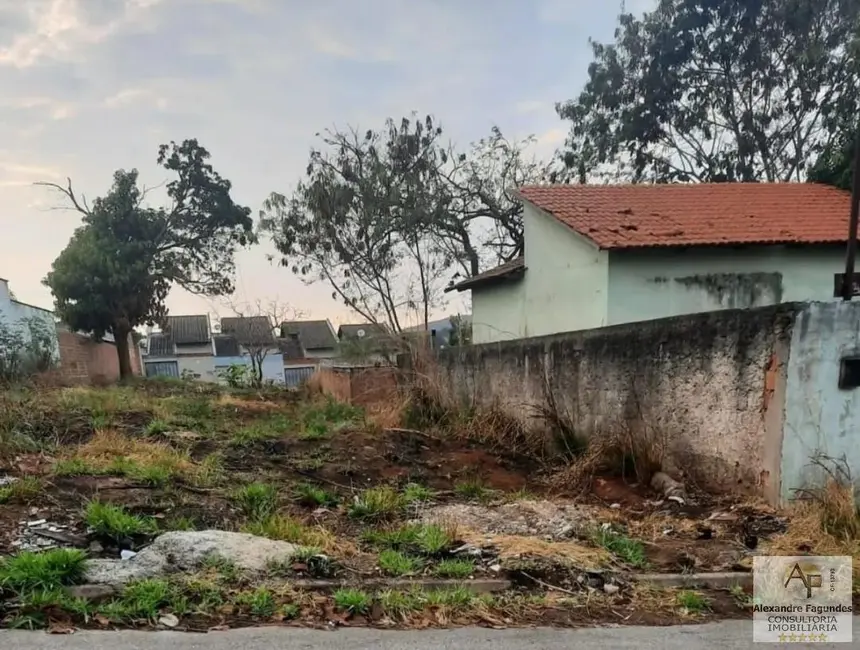 Foto 1 de Terreno / Lote à venda em Aparecida De Goiania - GO