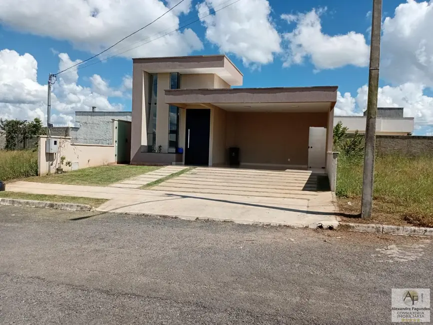 Foto 1 de Casa de Condomínio com 3 quartos à venda, 150m2 em Aragoiania - GO