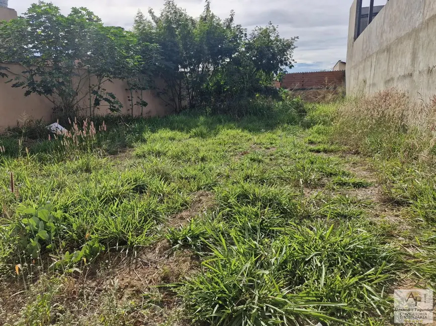 Foto 1 de Terreno / Lote à venda em Aparecida De Goiania - GO