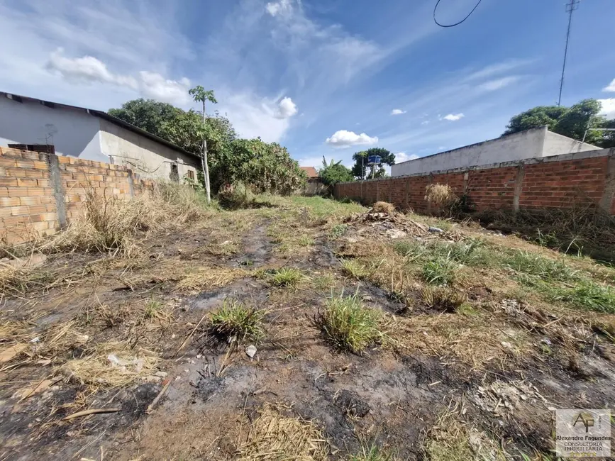 Foto 1 de Terreno / Lote à venda em Aparecida De Goiania - GO