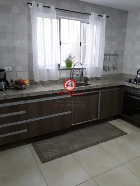 Foto 3 de Casa com 2 quartos à venda, 170m2 em Loteamento Villa Branca, Jacarei - SP