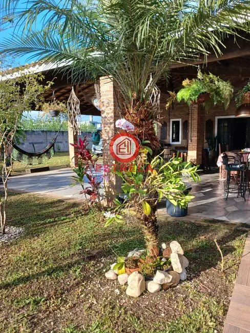 Chácara com 3 quartos à venda, 389m2 em Guararema - SP - imagem 4 Foto 4 de Chácara com 3 quartos à venda, 389m2 em Guararema - SP