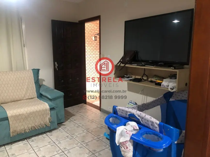 Foto 9 de Casa com 4 quartos à venda, 240m2 em Centro, Jacarei - SP