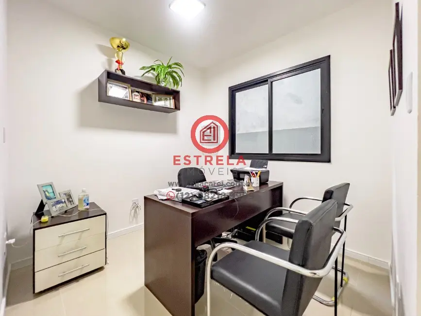 Casa de Condomínio com 4 quartos à venda, 212m2 em Jardim Residencial Golden Park, Jacarei - SP - imagem 4 Foto 4 de Casa de Condomínio com 4 quartos à venda, 212m2 em Jardim Residencial Golden Park, Jacarei - SP