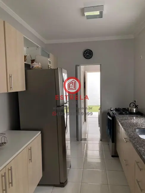 Foto 8 de Casa com 4 quartos à venda, 194m2 em Parque Califórnia, Jacarei - SP