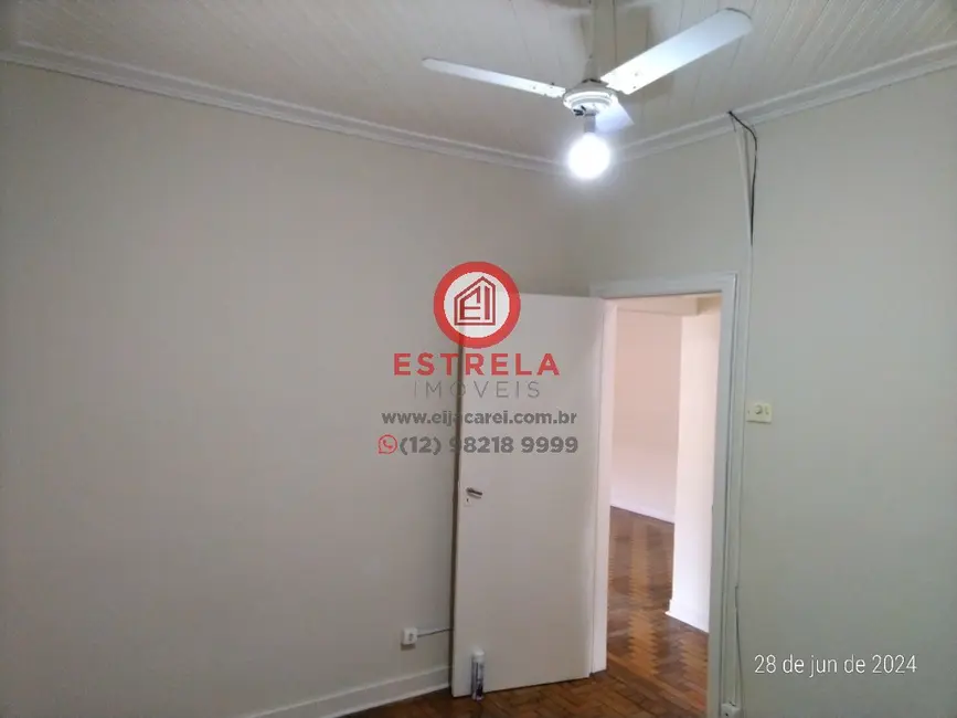 Casa com 3 quartos para alugar, 121m2 em Centro, Jacarei - SP - imagem 8 Foto 8 de Casa com 3 quartos para alugar, 121m2 em Centro, Jacarei - SP