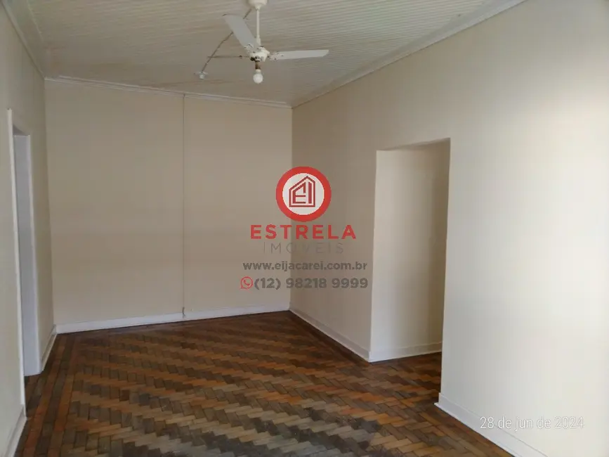 Casa com 3 quartos para alugar, 121m2 em Centro, Jacarei - SP - imagem 4 Foto 4 de Casa com 3 quartos para alugar, 121m2 em Centro, Jacarei - SP