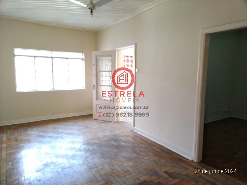 Casa com 3 quartos para alugar, 121m2 em Centro, Jacarei - SP - imagem 3 Foto 3 de Casa com 3 quartos para alugar, 121m2 em Centro, Jacarei - SP