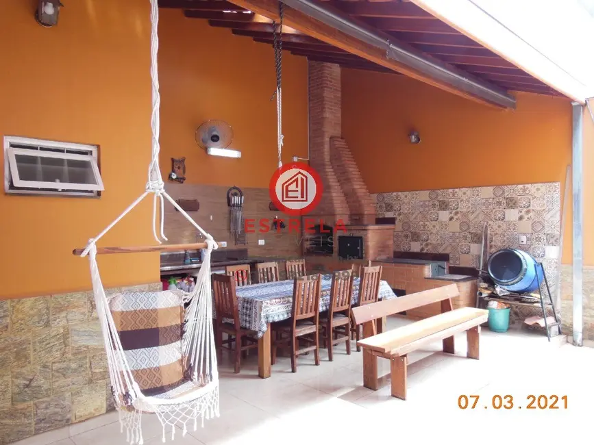 Casa com 4 quartos à venda e para alugar, 265m2 em Loteamento Villa Branca, Jacarei - SP - imagem 5 Foto 5 de Casa com 4 quartos à venda e para alugar, 265m2 em Loteamento Villa Branca, Jacarei - SP