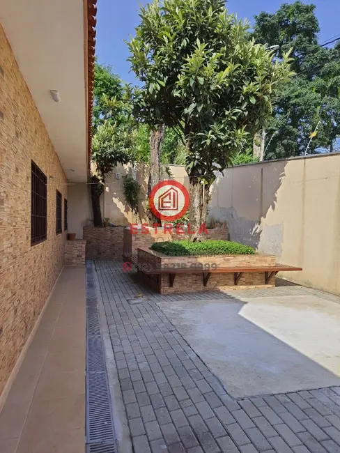 Casa com 4 quartos à venda e para alugar, 328m2 em Guararema - SP - imagem 3 Foto 3 de Casa com 4 quartos à venda e para alugar, 328m2 em Guararema - SP