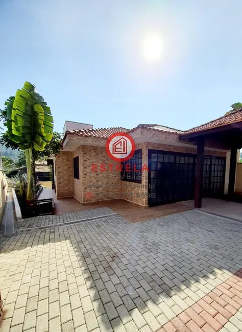 Foto 2 de Casa com 4 quartos à venda e para alugar, 328m2 em Guararema - SP