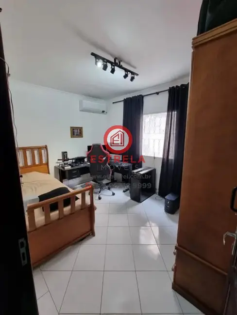 Foto 3 de Casa com 4 quartos à venda, 434m2 em Jardim Pereira do Amparo, Jacarei - SP