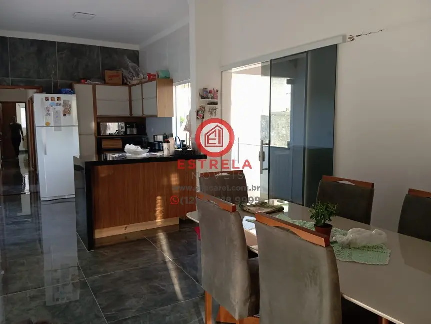 Foto 7 de Casa com 3 quartos à venda e para alugar, 220m2 em Jardim Califórnia, Jacarei - SP