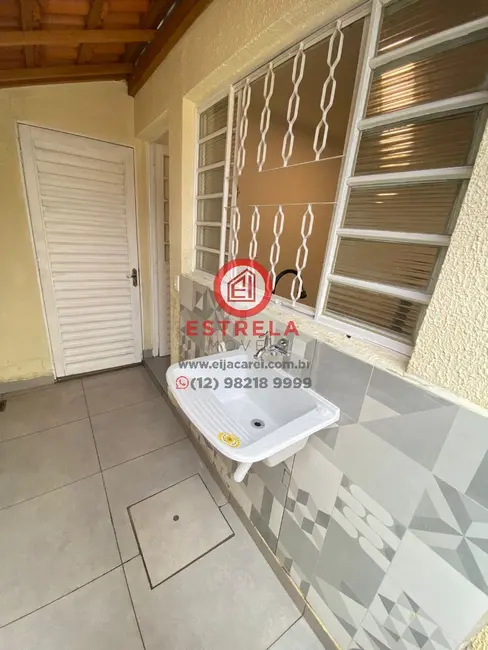 Foto 2 de Casa de Condomínio com 2 quartos à venda, 86m2 em Parque Santo Antônio, Jacarei - SP