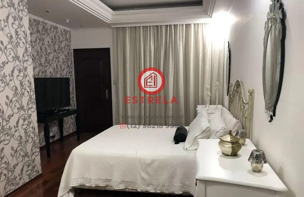 Casa de Condomínio com 4 quartos à venda, 350m2 em Jardim Califórnia, Jacarei - SP - imagem 9 Foto 9 de Casa de Condomínio com 4 quartos à venda, 350m2 em Jardim Califórnia, Jacarei - SP