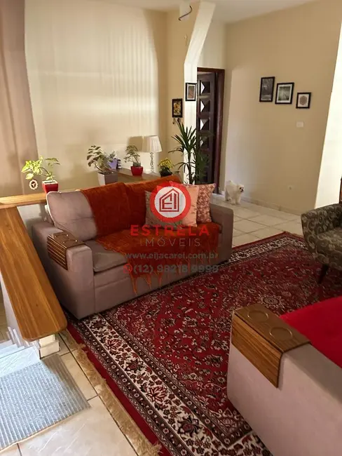 Foto 1 de Casa com 4 quartos à venda e para alugar, 250m2 em Vila Formosa, Jacarei - SP