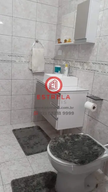 Foto 4 de Casa com 4 quartos à venda, 127m2 em Parque Santo Antônio, Jacarei - SP