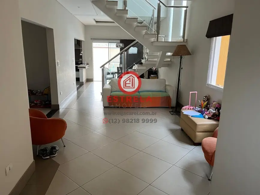 Foto 3 de Casa com 4 quartos à venda, 240m2 em Parque Califórnia, Jacarei - SP