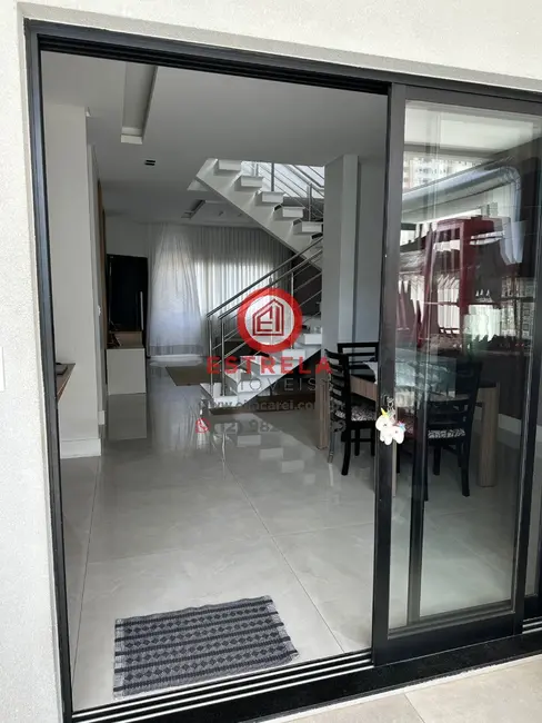 Foto 3 de Casa com 4 quartos à venda, 244m2 em Loteamento Villa Branca, Jacarei - SP