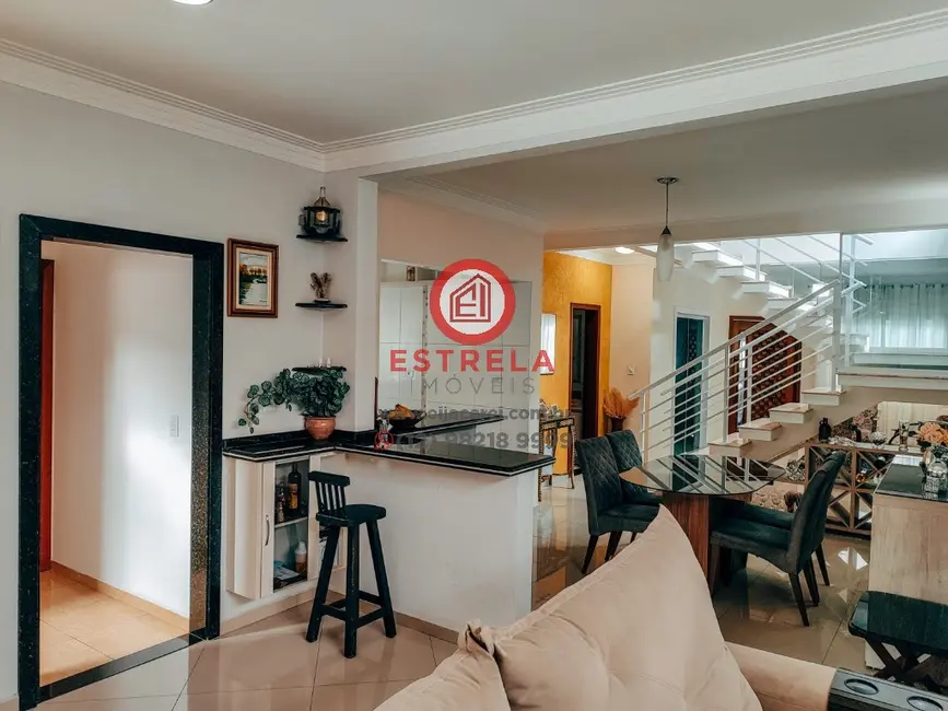 Foto 8 de Casa com 4 quartos à venda, 100m2 em Loteamento Villa Branca, Jacarei - SP