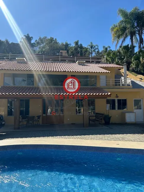 Foto 1 de Chácara com 3 quartos à venda e para alugar, 400m2 em Chácaras Condomínio Recanto Pássaros II, Jacarei - SP