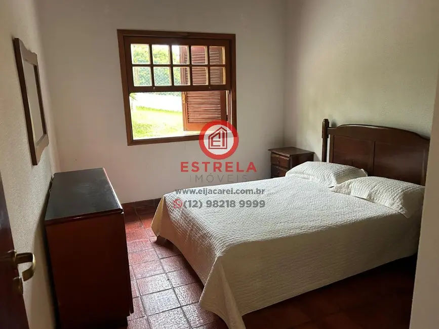 Foto 2 de Chácara com 3 quartos à venda e para alugar, 400m2 em Chácaras Condomínio Recanto Pássaros II, Jacarei - SP