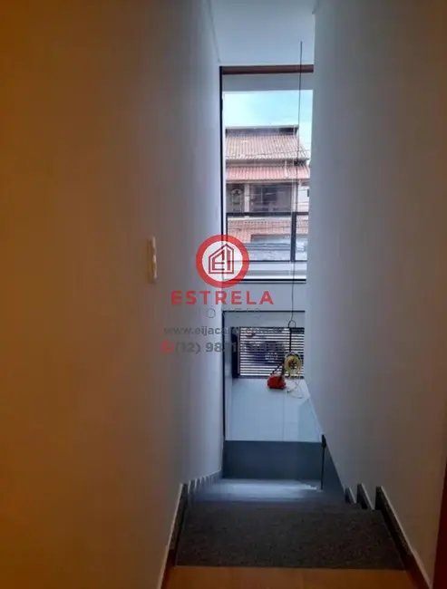 Foto 3 de Casa com 3 quartos à venda, 125m2 em Parque Santo Antônio, Jacarei - SP