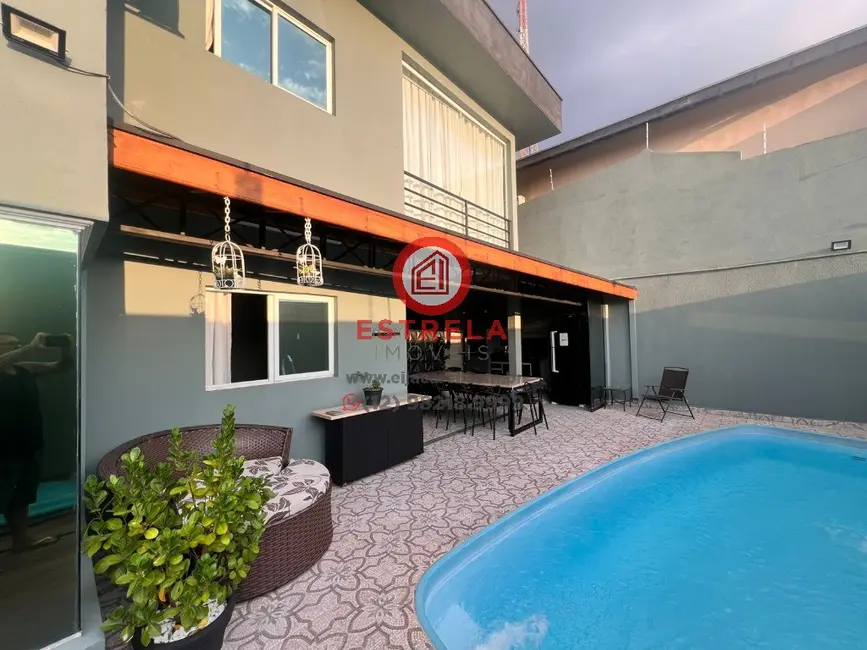 Foto 4 de Casa com 4 quartos à venda, 233m2 em Residencial Santa Paula, Jacarei - SP