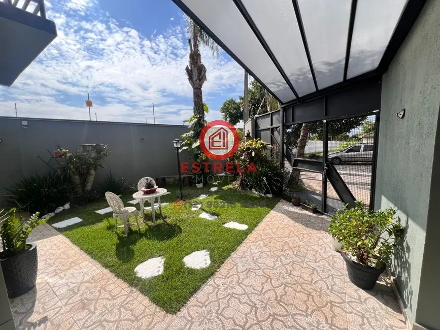 Foto 3 de Casa com 4 quartos à venda, 233m2 em Residencial Santa Paula, Jacarei - SP