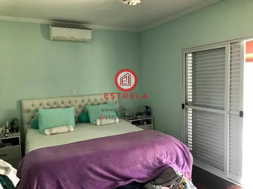 Casa de Condomínio com 4 quartos para alugar, 328m2 em Jardim Altos de Santana II, Jacarei - SP - imagem 6 Foto 6 de Casa de Condomínio com 4 quartos para alugar, 328m2 em Jardim Altos de Santana II, Jacarei - SP