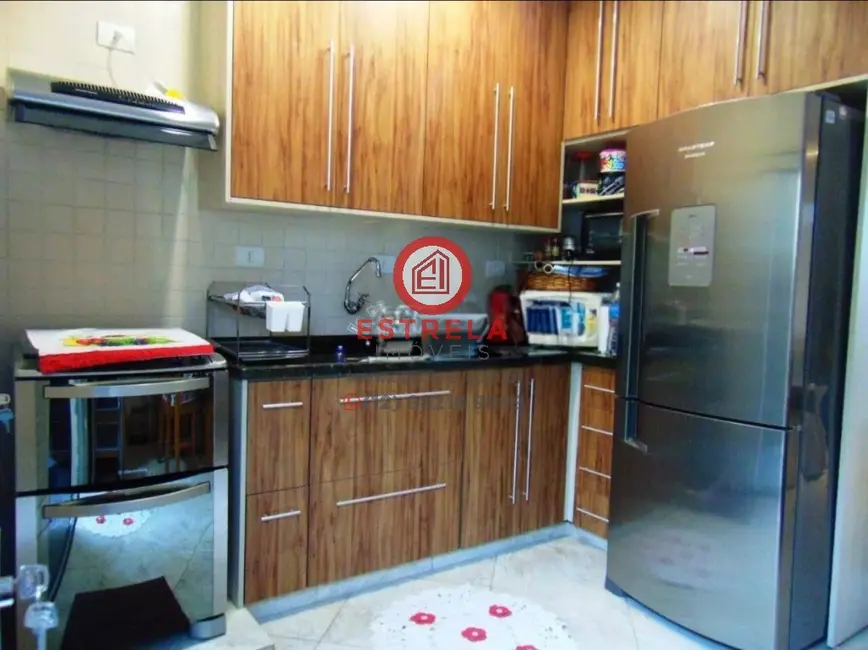 Foto 2 de Casa com 2 quartos à venda, 90m2 em Jardim Califórnia, Jacarei - SP