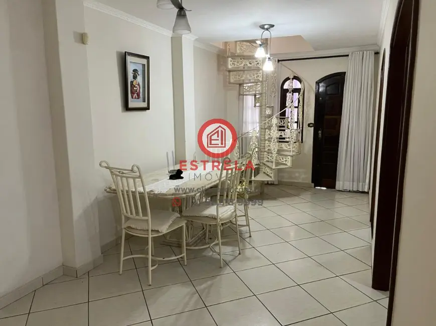 Foto 4 de Casa com 3 quartos à venda, 140m2 em Parque Califórnia, Jacarei - SP