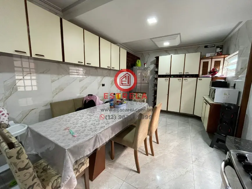 Foto 2 de Casa com 4 quartos à venda, 212m2 em Jardim Flórida, Jacarei - SP