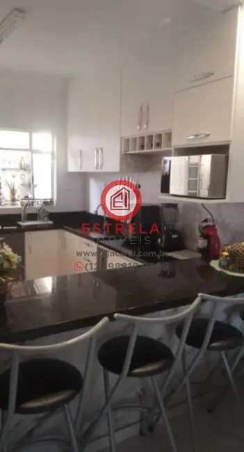 Casa com 2 quartos à venda, 110m2 em Bairro do Colonia, Jacarei - SP - imagem 4 Foto 4 de Casa com 2 quartos à venda, 110m2 em Bairro do Colonia, Jacarei - SP