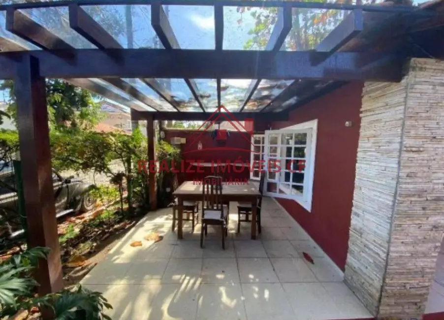 Foto 2 de Casa de Condomínio com 4 quartos à venda, 200m2 em Jardim Olinda, Cabo Frio - RJ