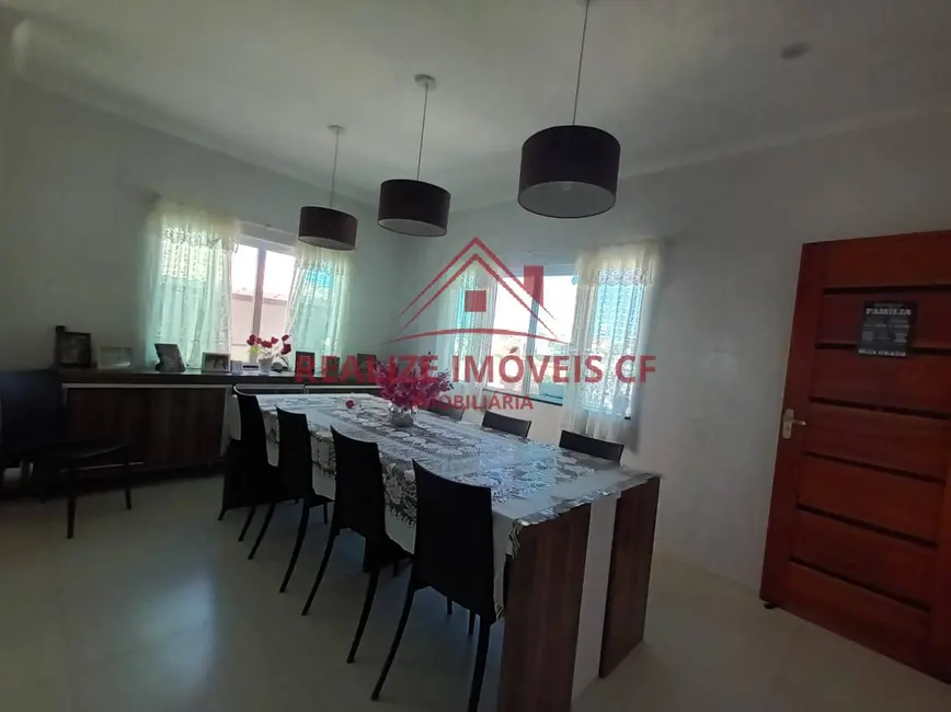 Casa de Condomínio com 5 quartos à venda, 260m2 em Cabo Frio - RJ - imagem 2 Foto 2 de Casa de Condomínio com 5 quartos à venda, 260m2 em Cabo Frio - RJ