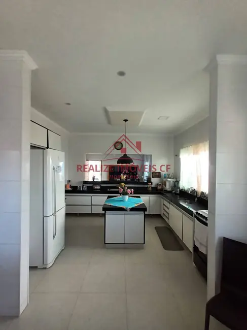 Casa de Condomínio com 5 quartos à venda, 260m2 em Cabo Frio - RJ - imagem 9 Foto 9 de Casa de Condomínio com 5 quartos à venda, 260m2 em Cabo Frio - RJ