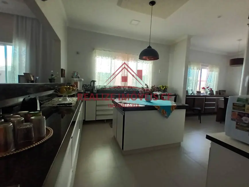 Casa de Condomínio com 5 quartos à venda, 260m2 em Cabo Frio - RJ - imagem 4 Foto 4 de Casa de Condomínio com 5 quartos à venda, 260m2 em Cabo Frio - RJ